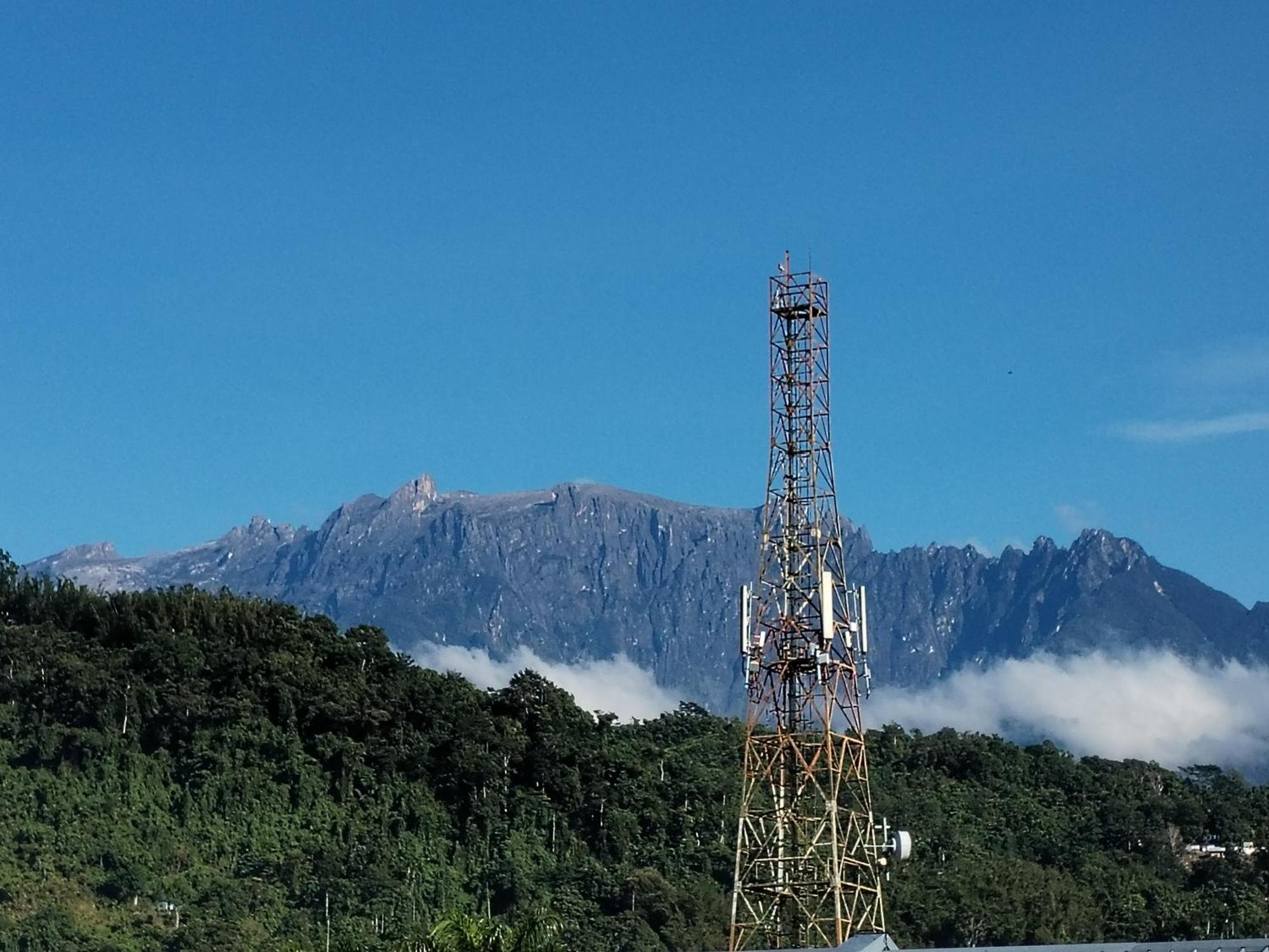 Suria Paradise Lodge Ranau Esterno foto